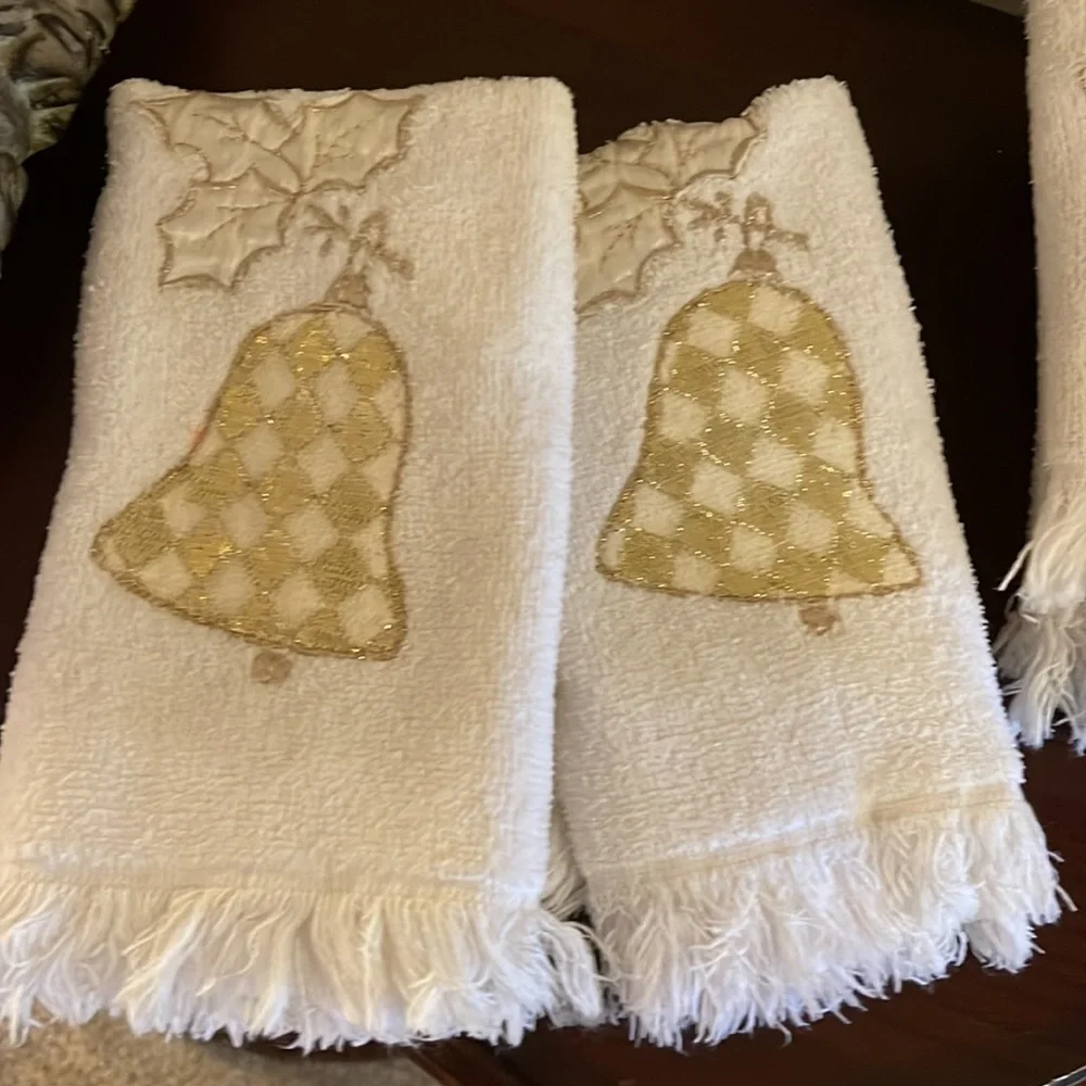 Christmas embroidered guest towels